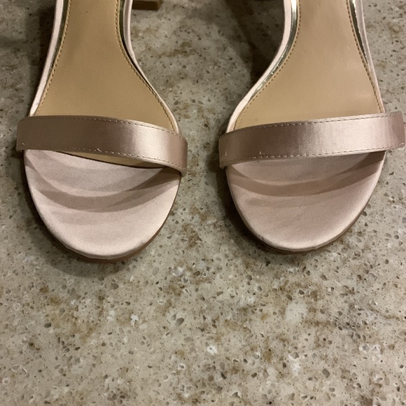 NWOT Jewel Badgley Mischka Catalina Champagne Ankle Strap Sandal - Size 7 - Picture 9 of 14